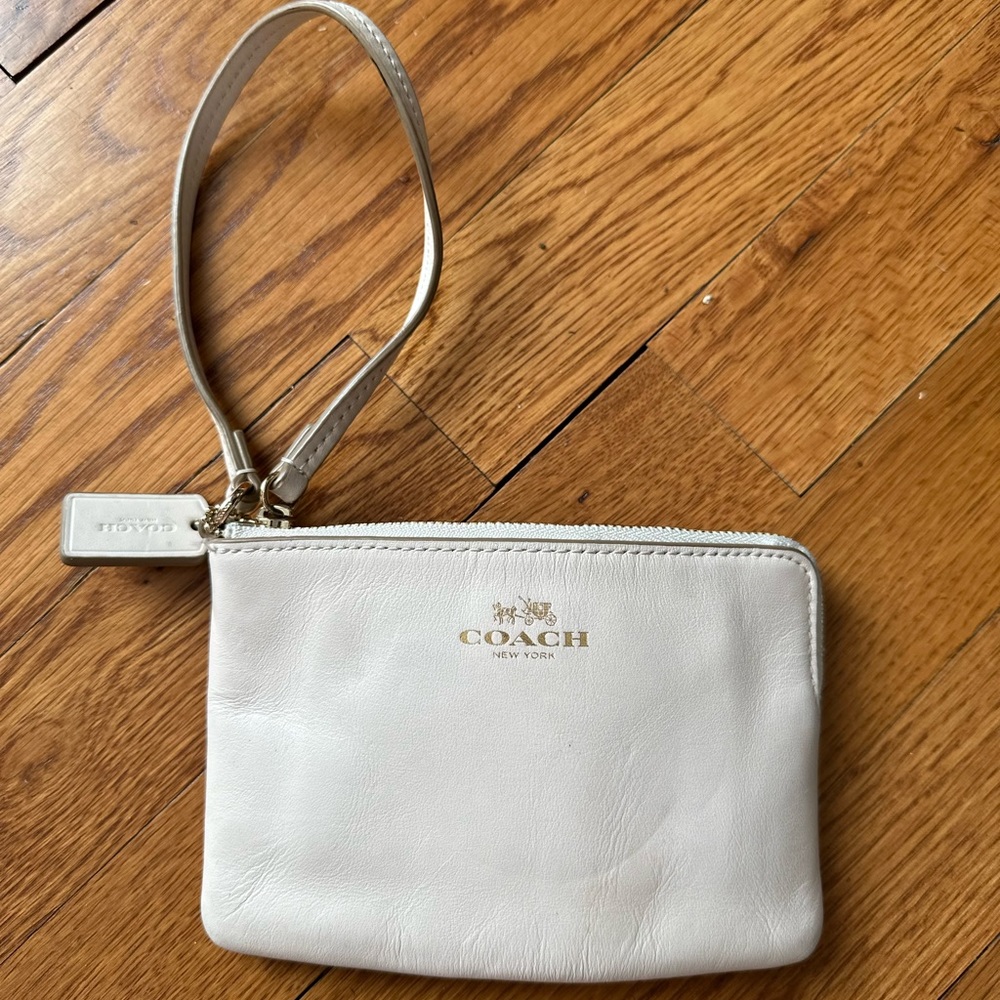 Coach Wristlet 🤍
